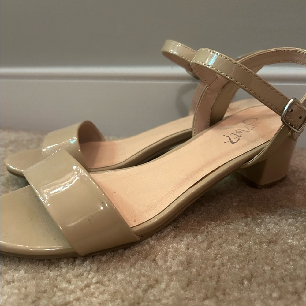Y•not? tan brown heels size 4.5